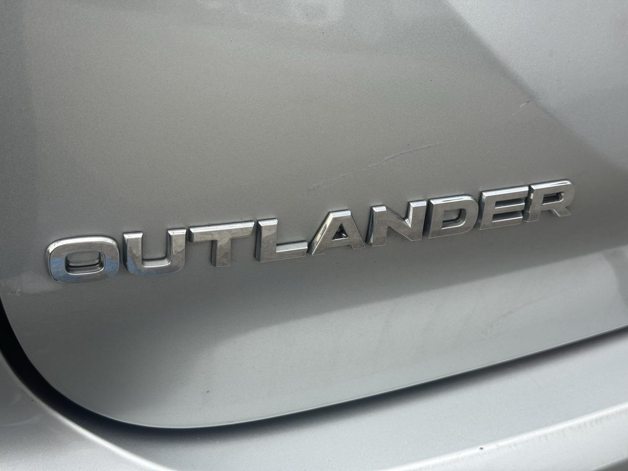 Mitsubishi Outlander SE FWD 2024