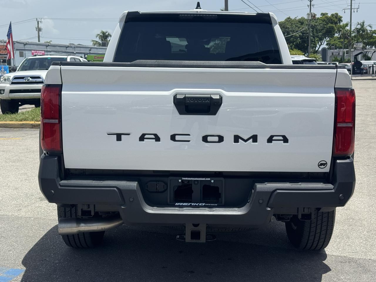 Toyota Tacoma 2WD SR5 Double Cab 5' Bed I4 AT (Natl) 2020