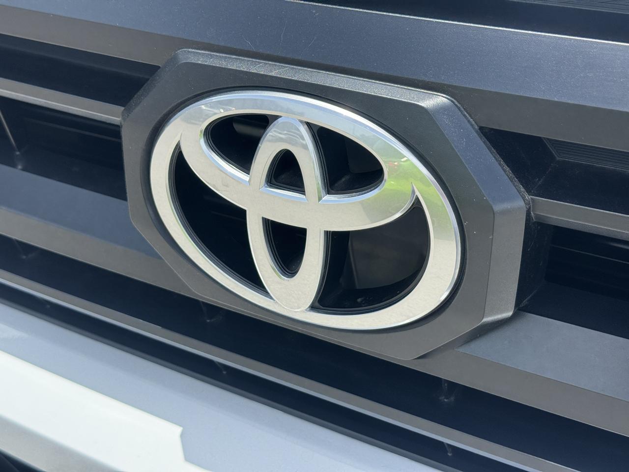 Toyota Tacoma 2WD SR5 Double Cab 5' Bed I4 AT (Natl) 2020