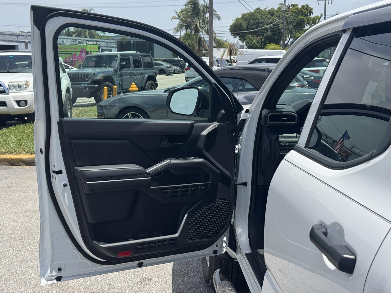 Toyota Tacoma 2WD SR5 Double Cab 5' Bed I4 AT (Natl) 2020