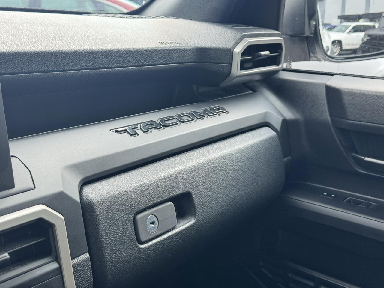 Toyota Tacoma 2WD SR5 Double Cab 5' Bed I4 AT (Natl) 2020