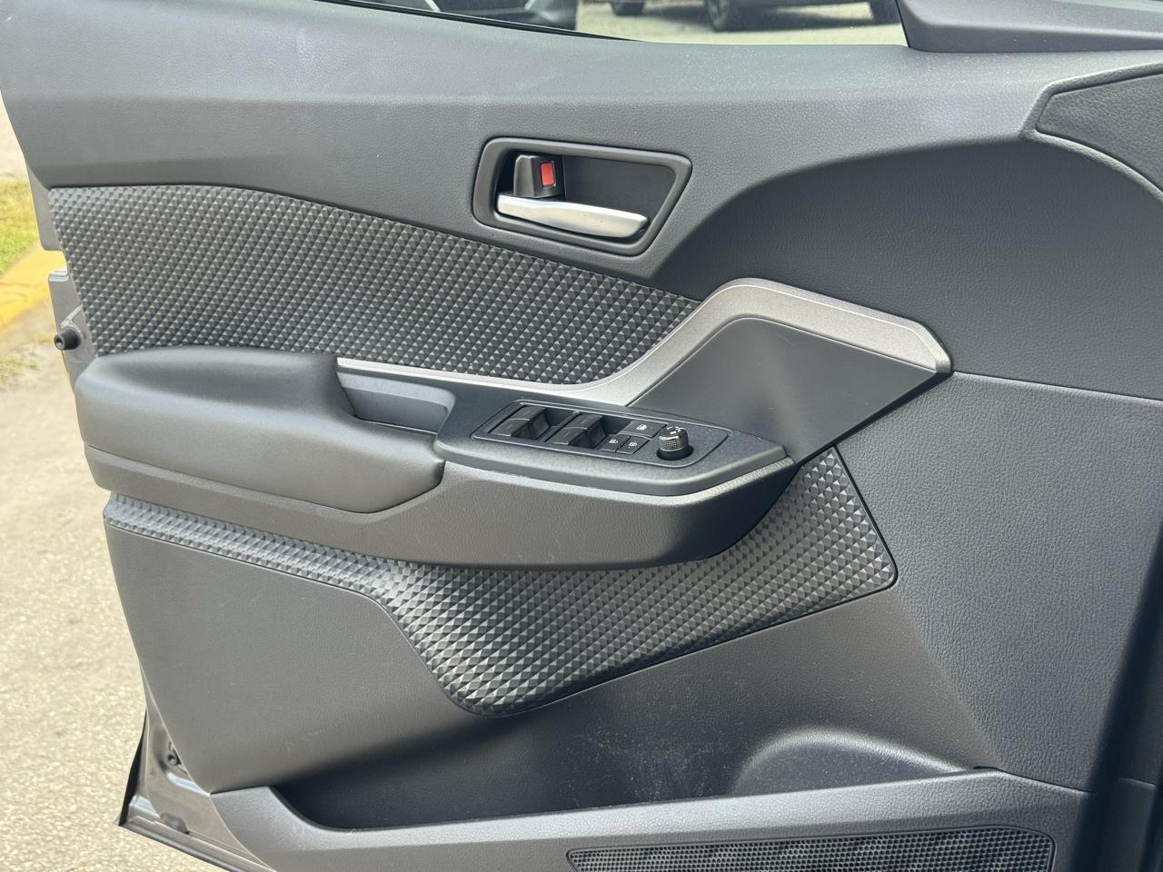 Toyota C-HR Nightshade FWD (Natl) 2021