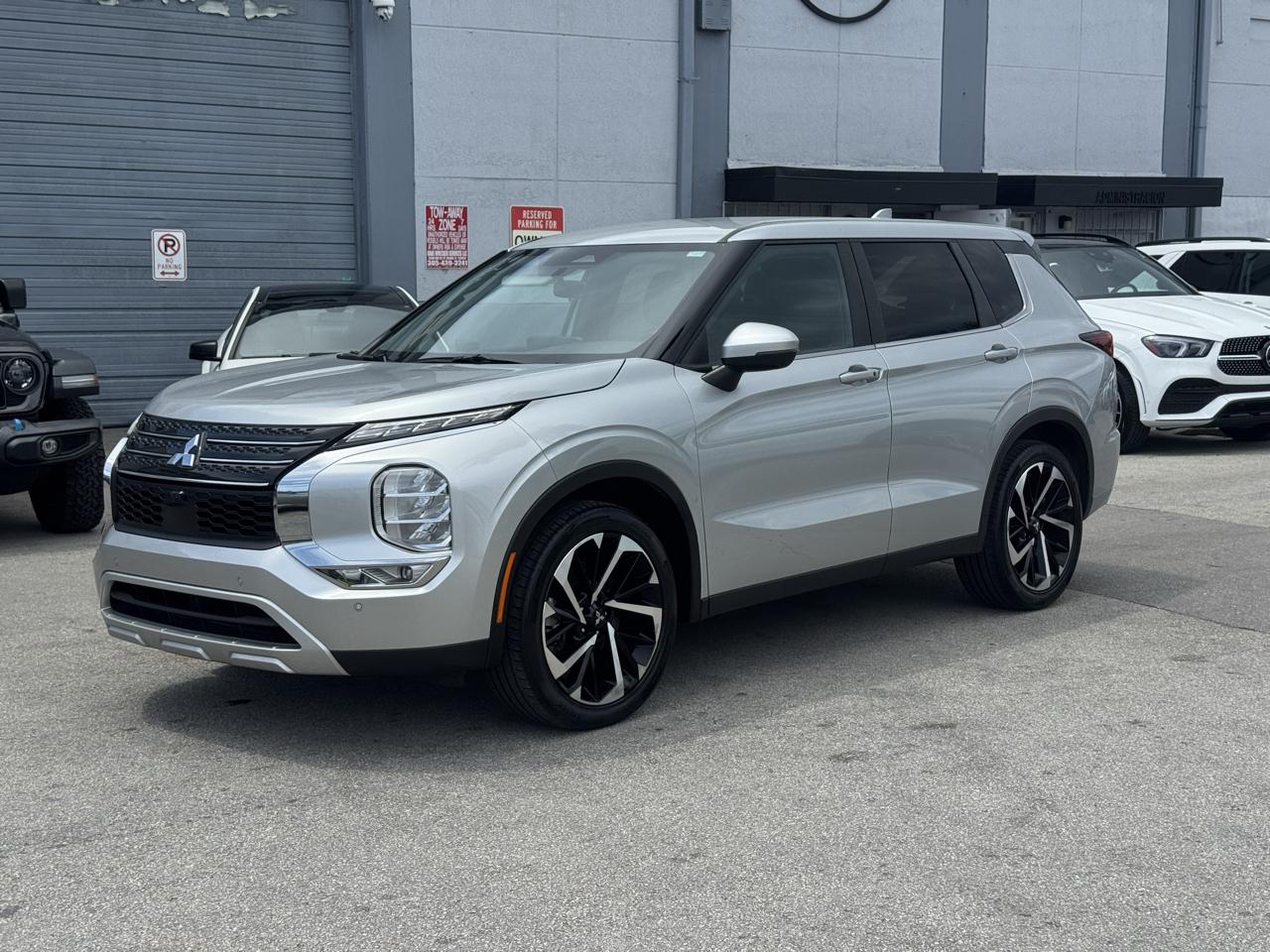Mitsubishi Outlander SE FWD 2024
