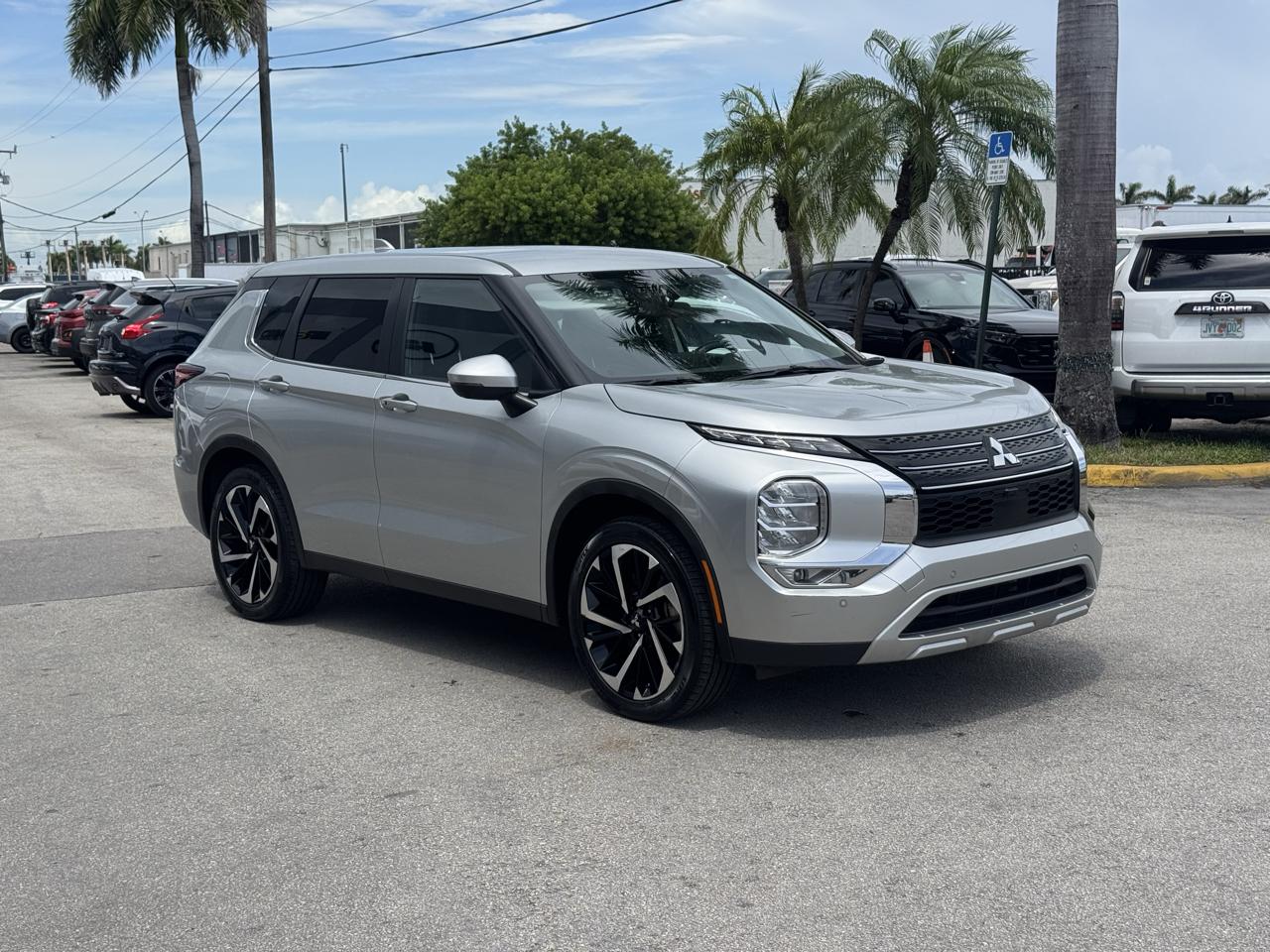 Mitsubishi Outlander SE FWD 2024