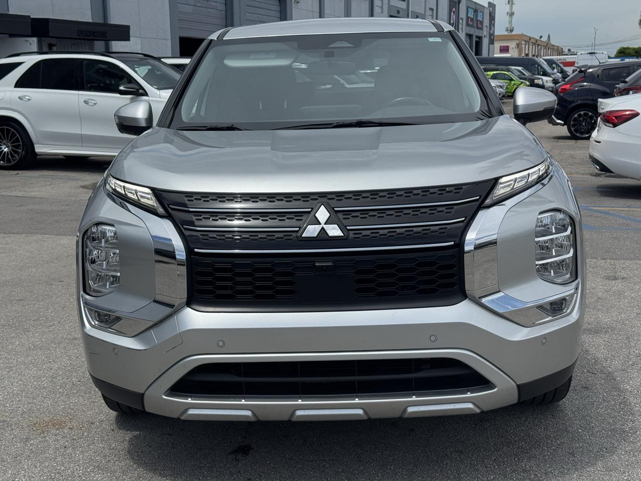 Mitsubishi Outlander SE FWD 2024