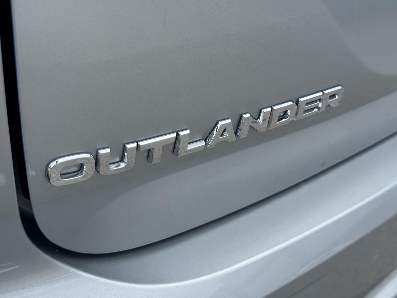 Mitsubishi Outlander SE FWD 2024