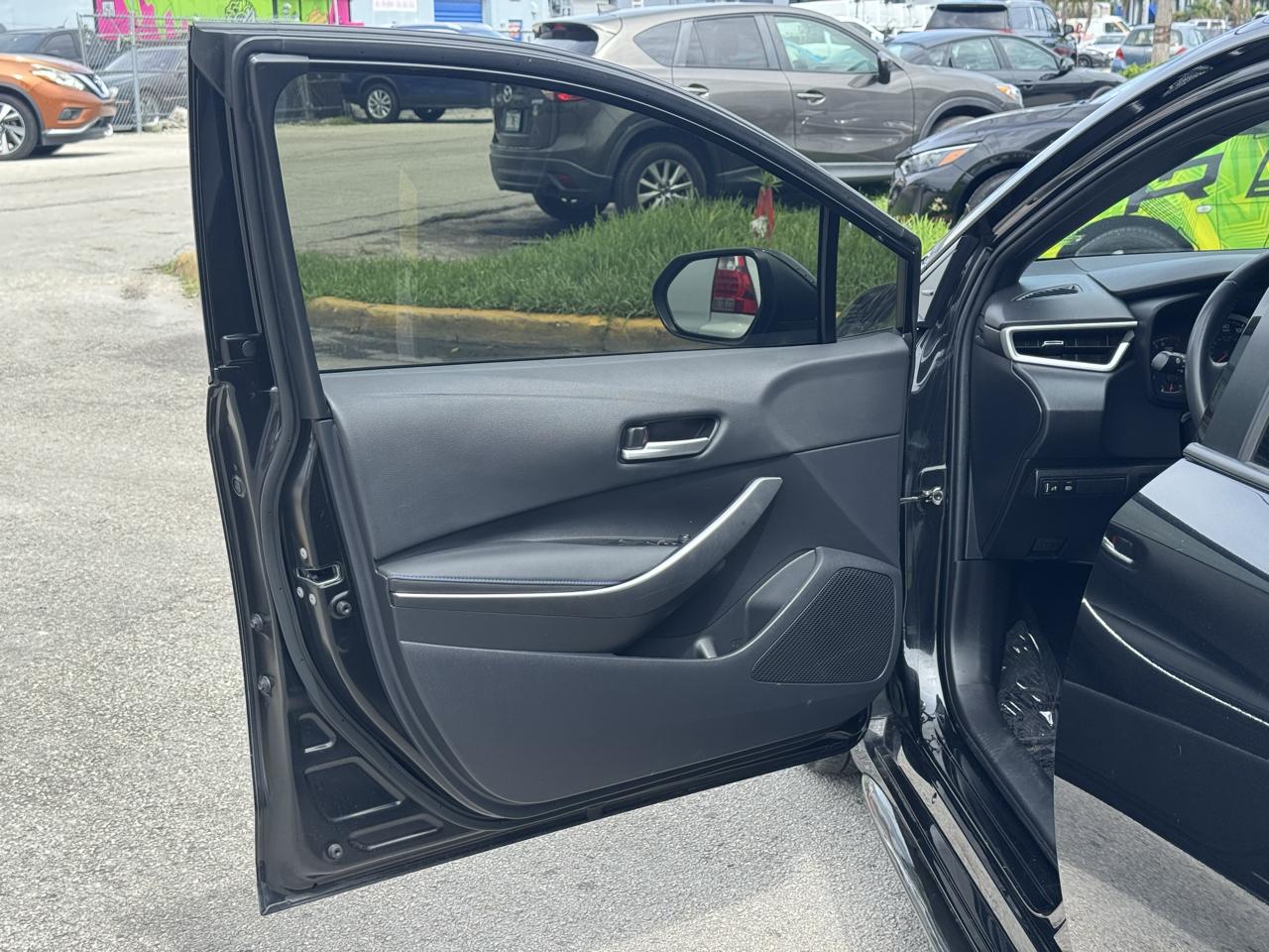 Toyota Corolla SE Nightshade CVT (Natl) 2022