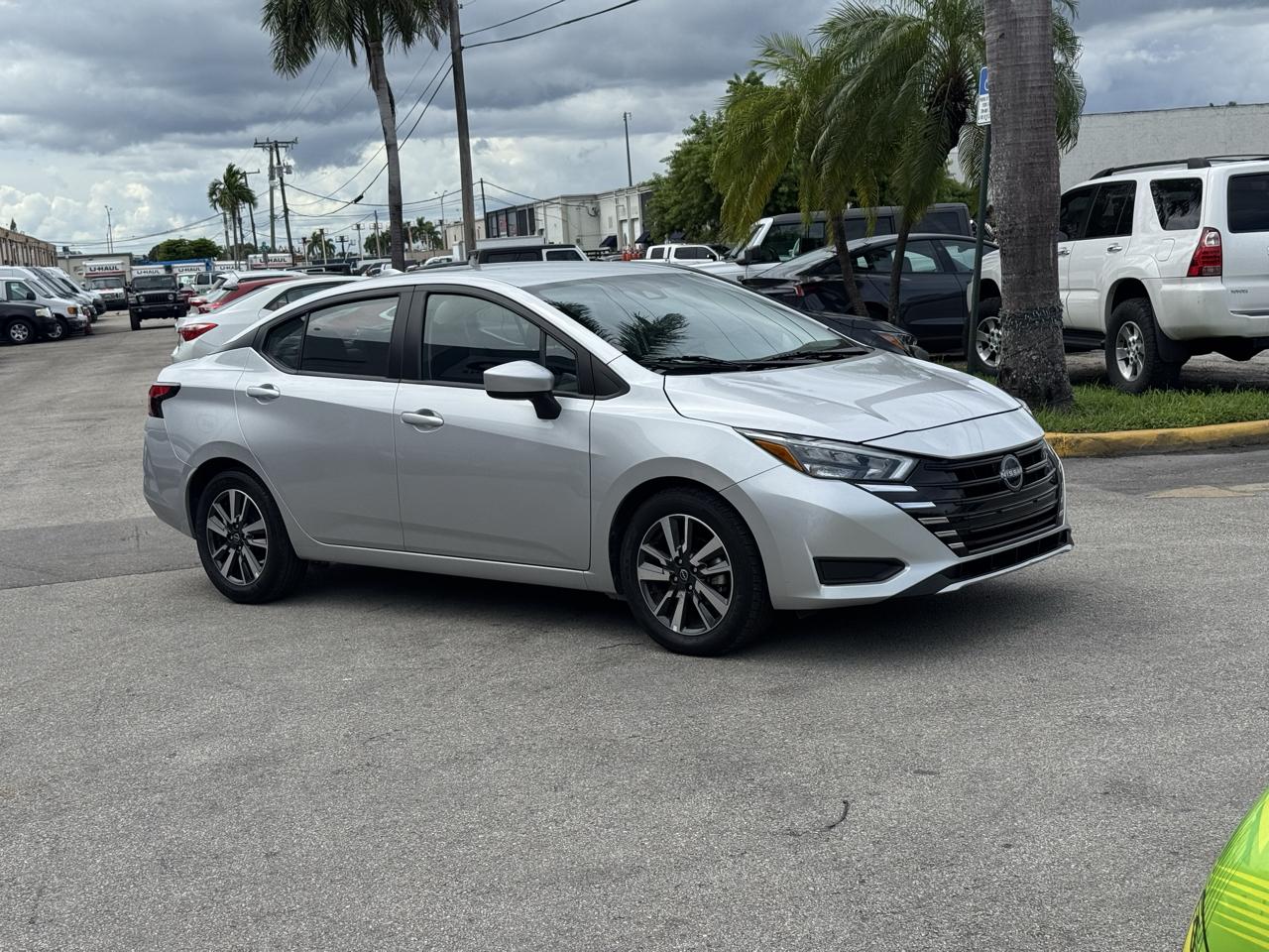 Nissan Versa SV CVT 2025
