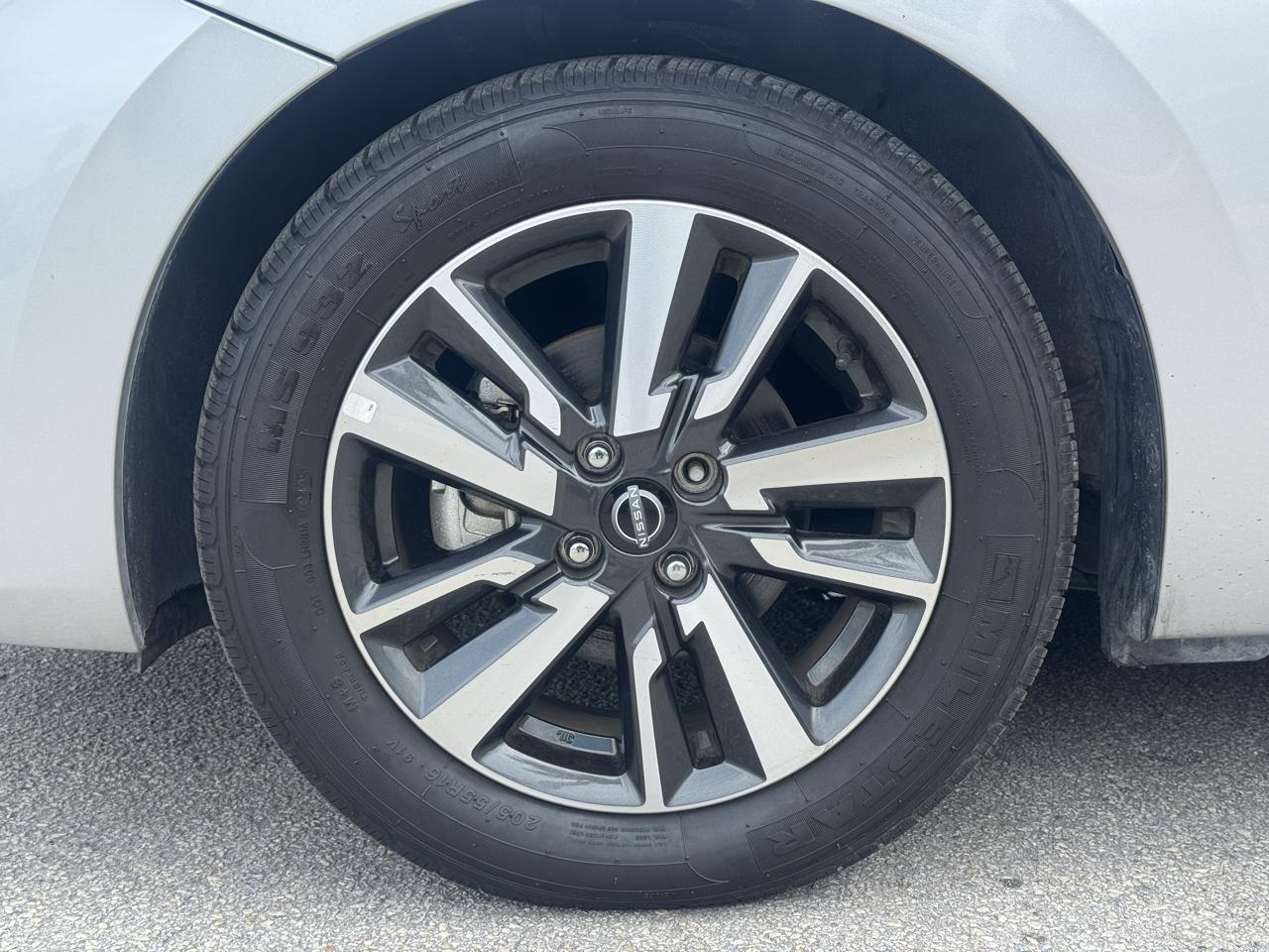 Nissan Versa SV CVT 2025