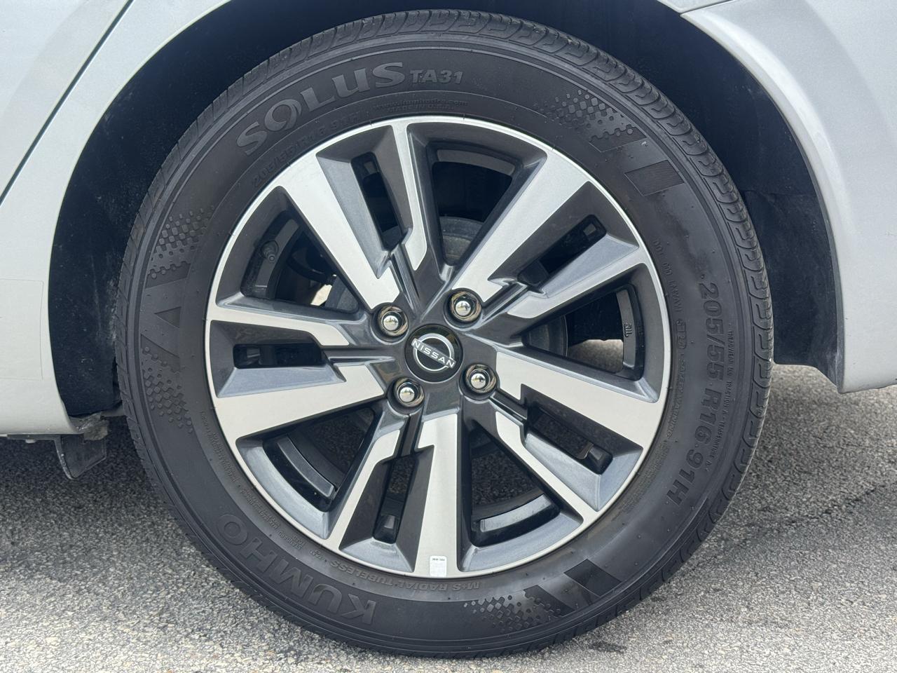 Nissan Versa SV CVT 2025