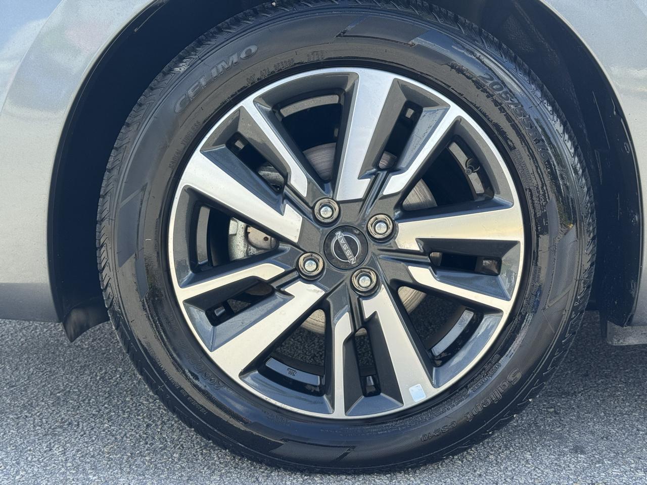 Nissan Versa SV CVT 2025
