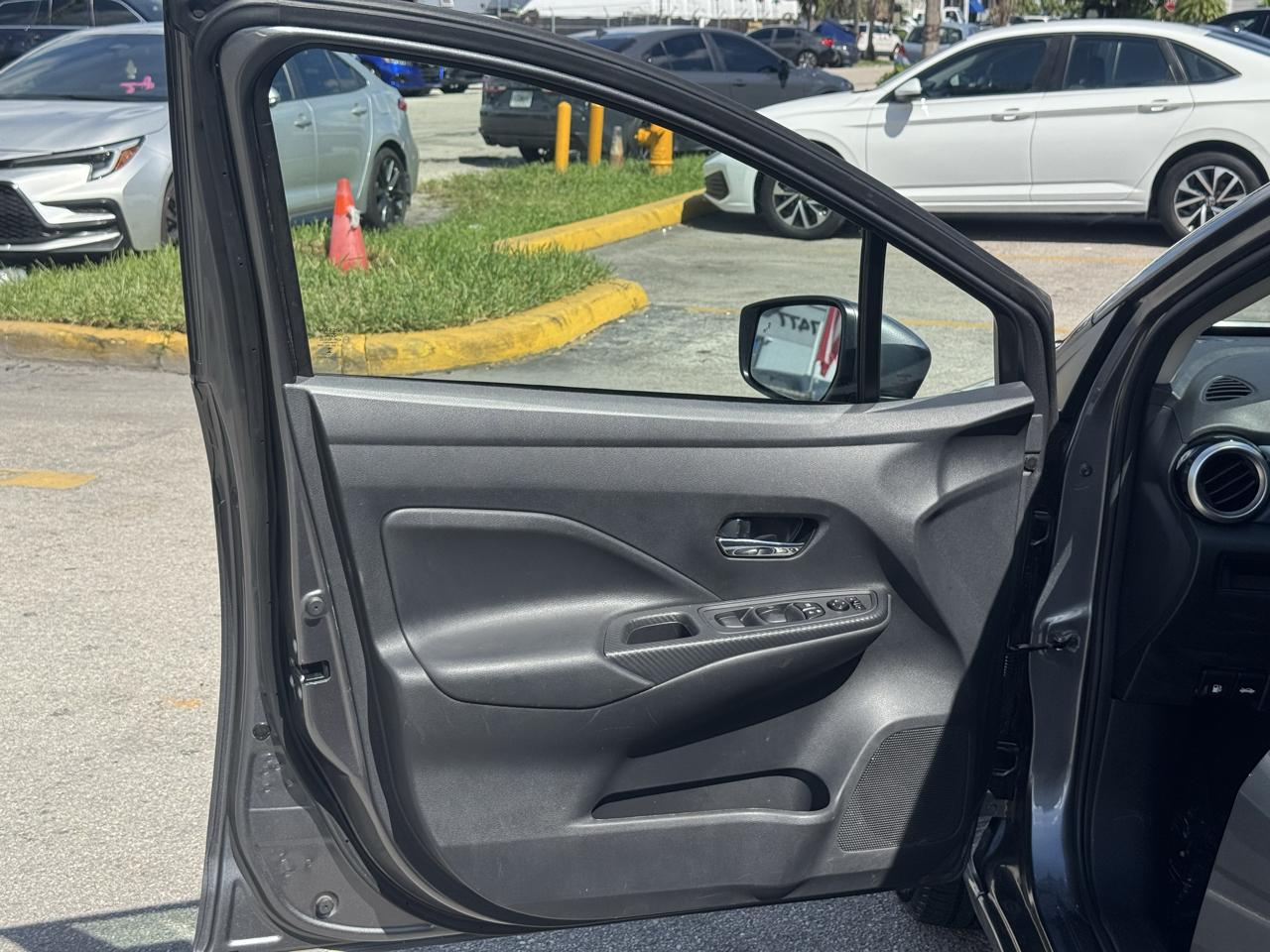 Nissan Versa SV CVT 2025