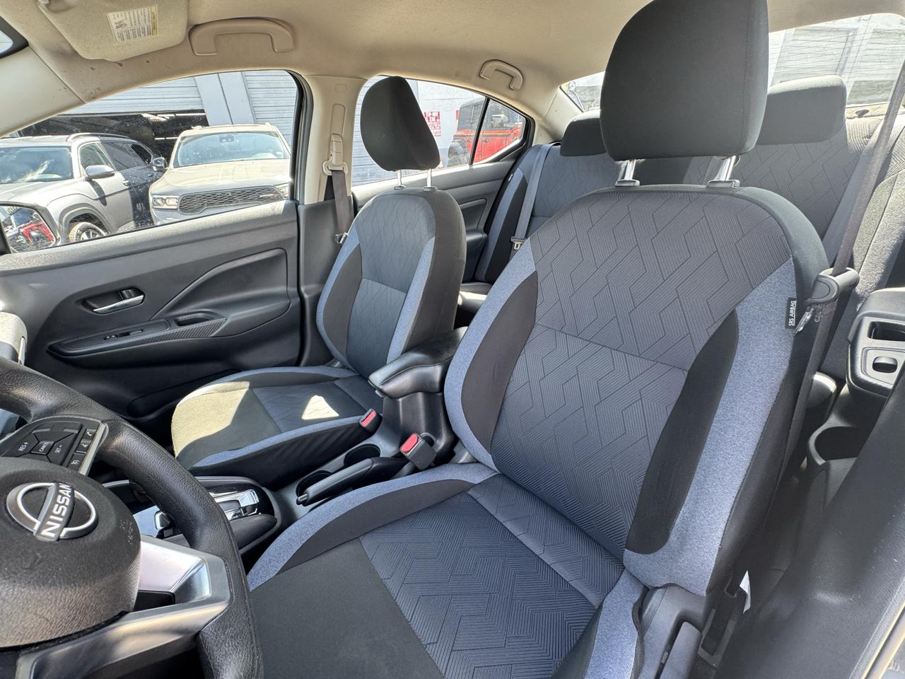 Nissan Versa SV CVT 2025