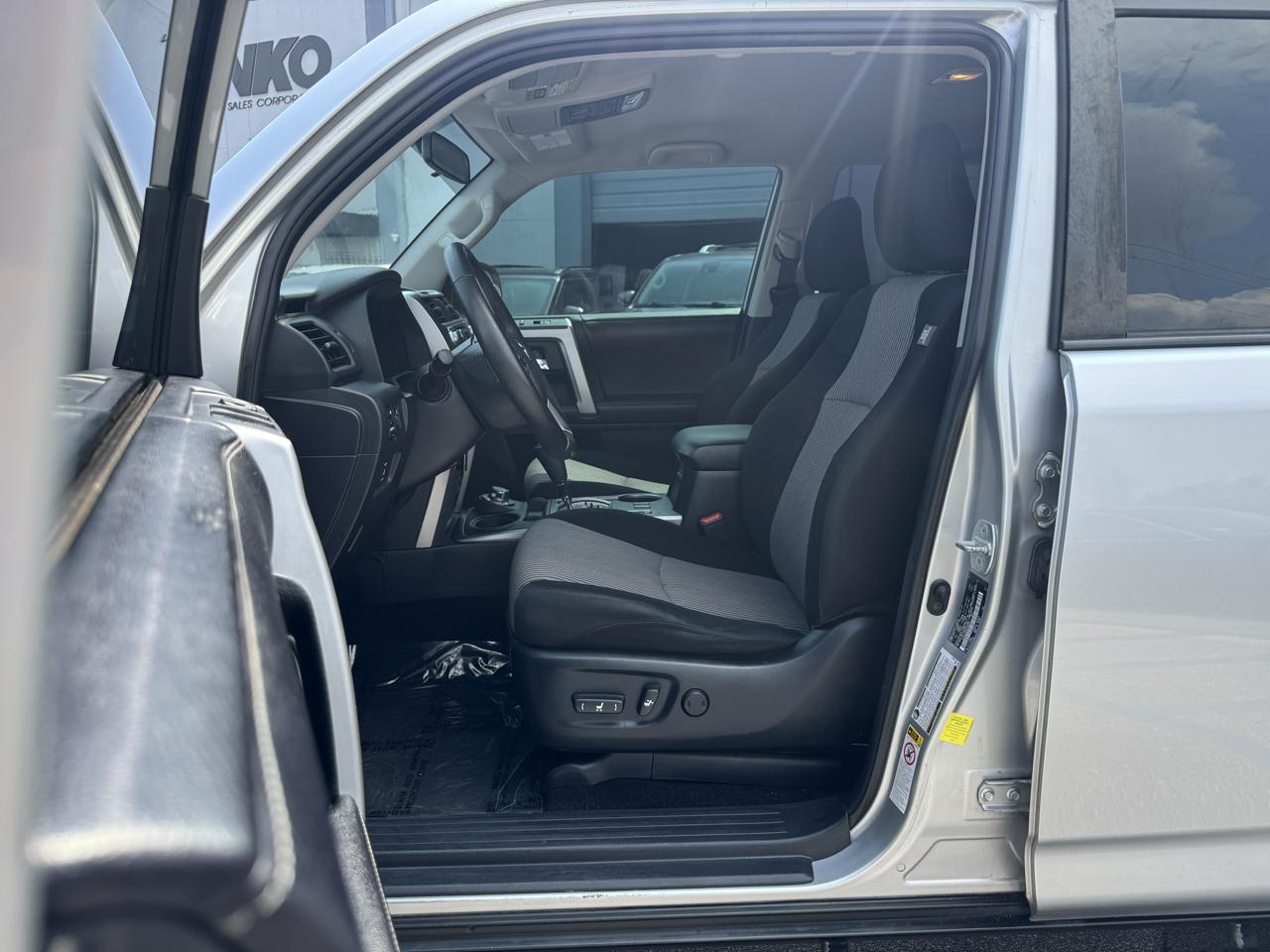 Toyota 4Runner TRD Off Road Premium 4WD (Natl) 2017