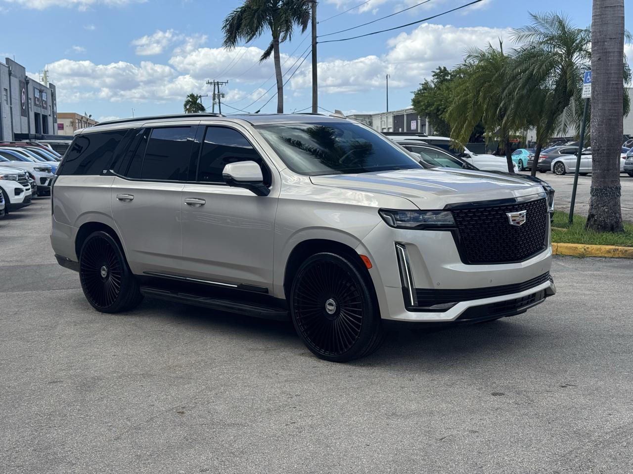 Cadillac Escalade 4WD 4dr Luxury 2023