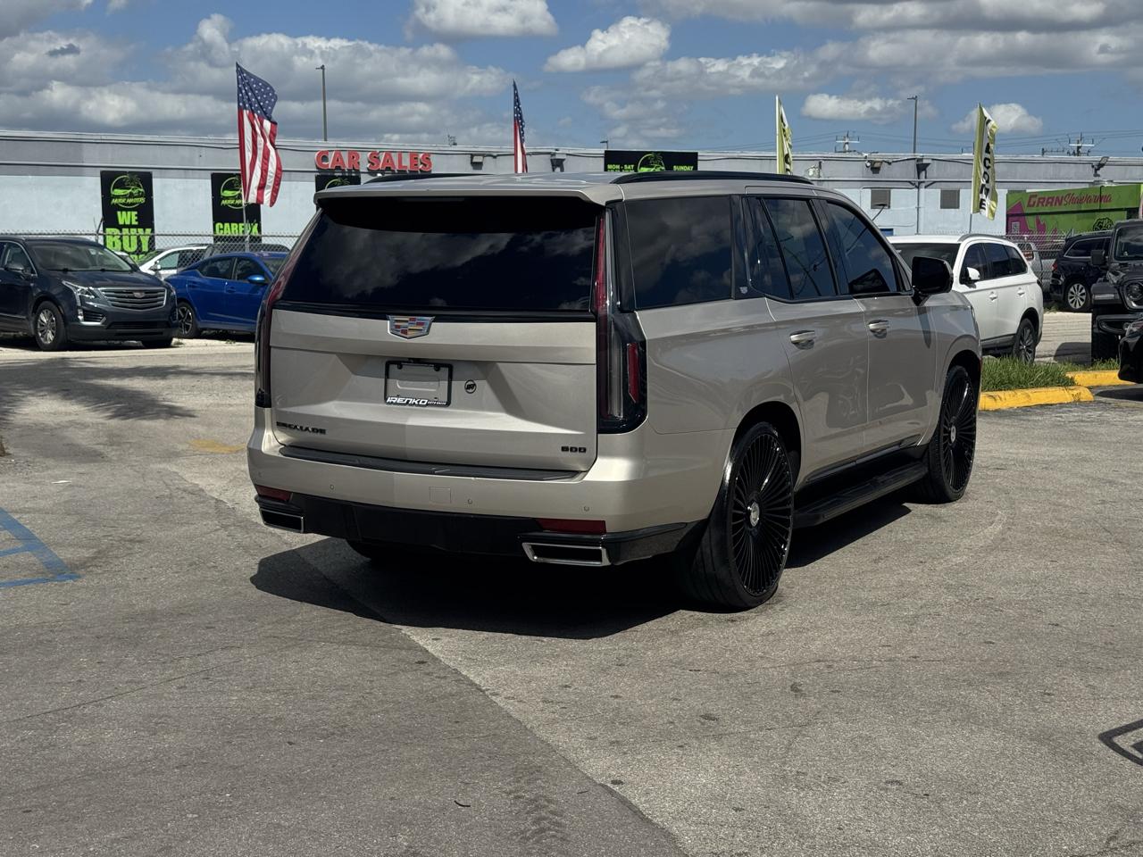Cadillac Escalade 4WD 4dr Luxury 2023