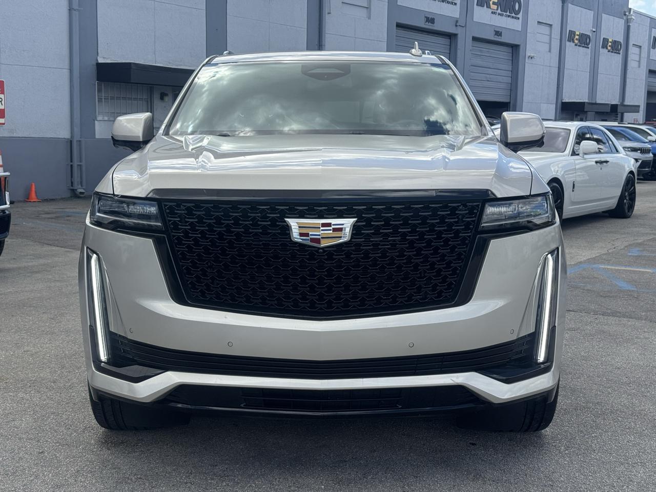 Cadillac Escalade 4WD 4dr Luxury 2023