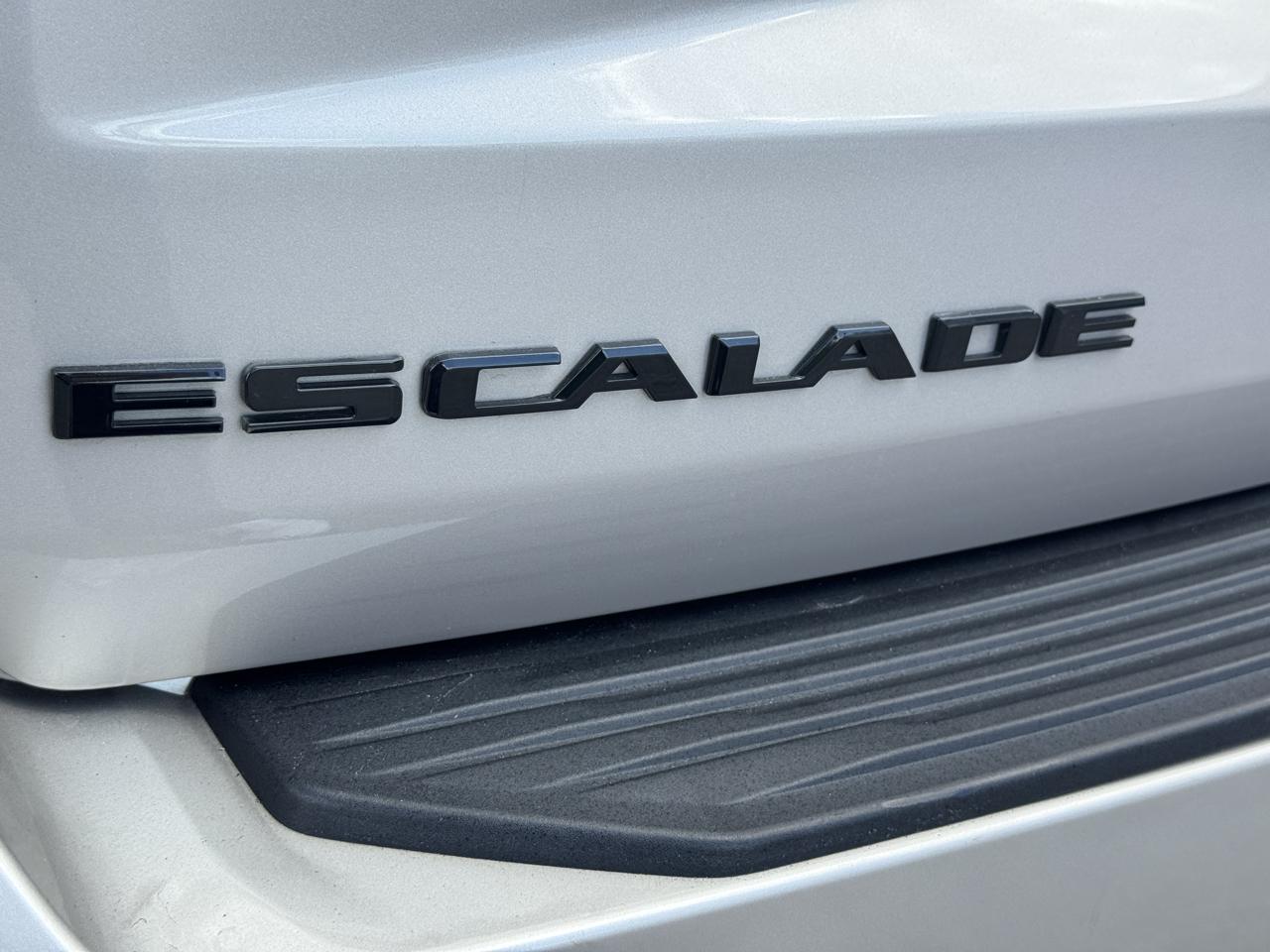Cadillac Escalade 4WD 4dr Luxury 2023