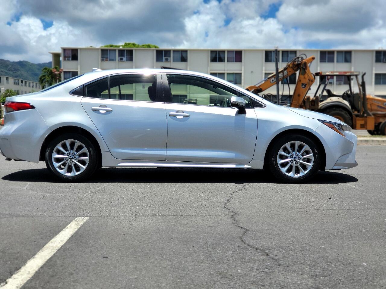 2021 Toyota Corolla XLE photo 3