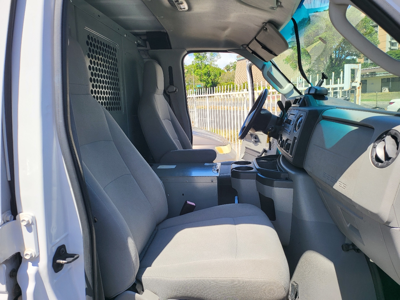 2014 Ford E-350 photo 4