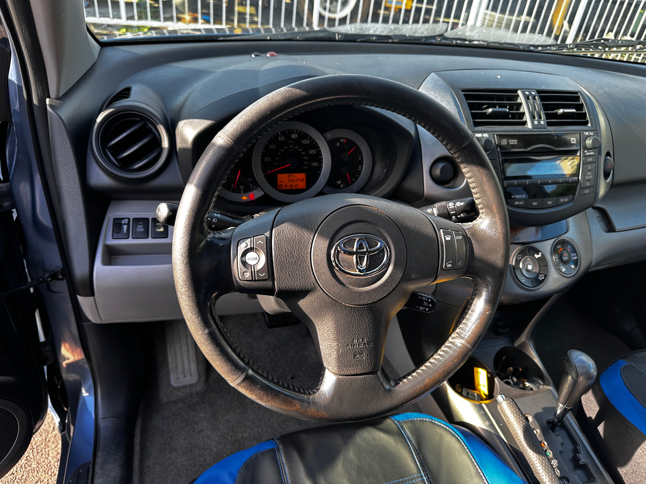 Toyota RAV4 FWD 4dr V6 5-Spd AT Ltd (Natl) 2010