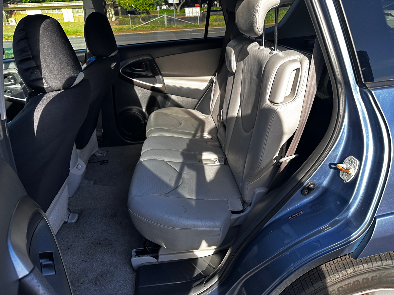 Toyota RAV4 FWD 4dr V6 5-Spd AT Ltd (Natl) 2010