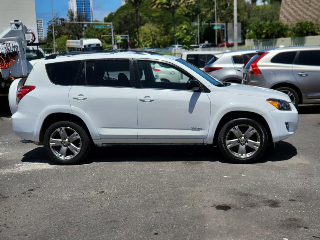 Toyota RAV4 FWD 4dr 4-cyl 4-Spd AT Sport (Natl) 2011