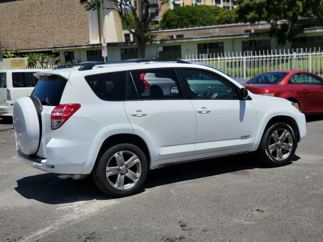 Toyota RAV4 FWD 4dr 4-cyl 4-Spd AT Sport (Natl) 2011