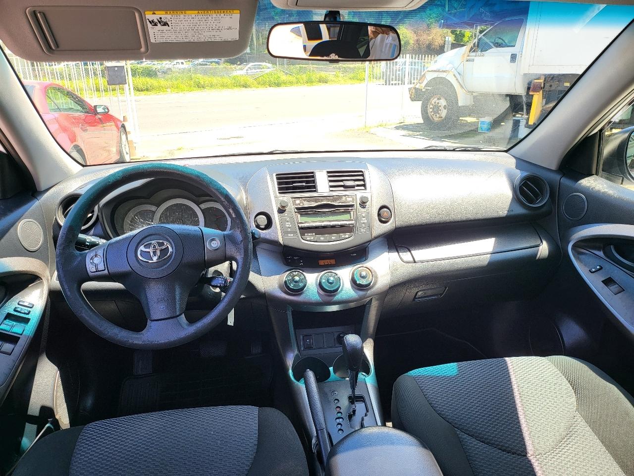 Toyota RAV4 FWD 4dr 4-cyl 4-Spd AT Sport (Natl) 2011