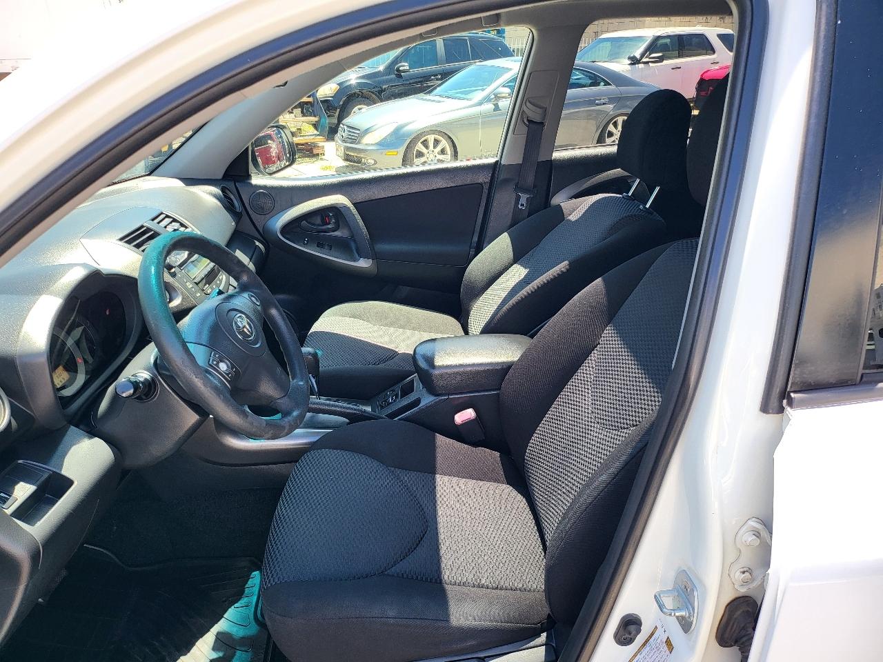 Toyota RAV4 FWD 4dr 4-cyl 4-Spd AT Sport (Natl) 2011