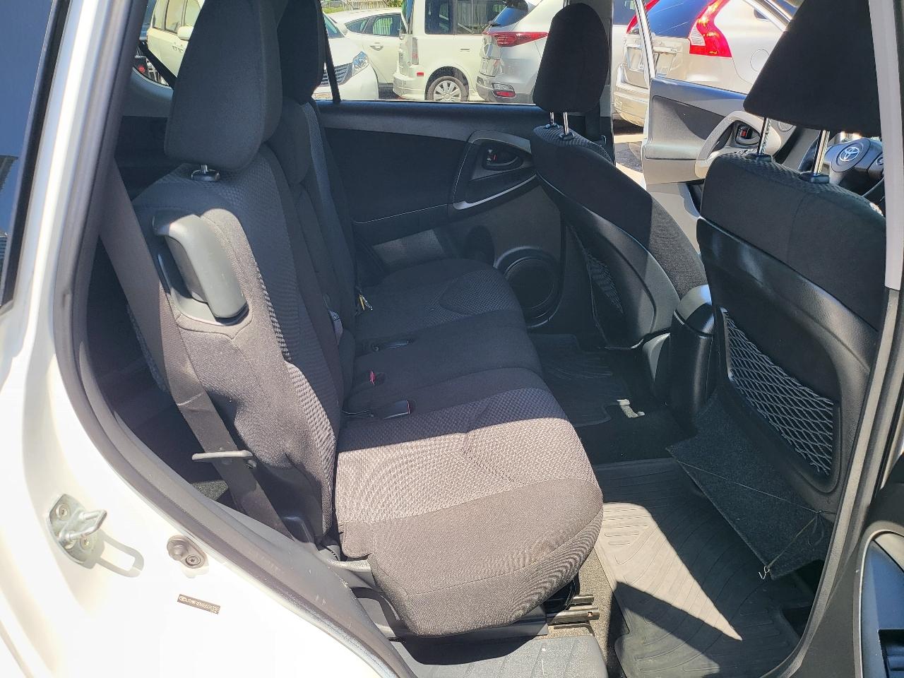 Toyota RAV4 FWD 4dr 4-cyl 4-Spd AT Sport (Natl) 2011