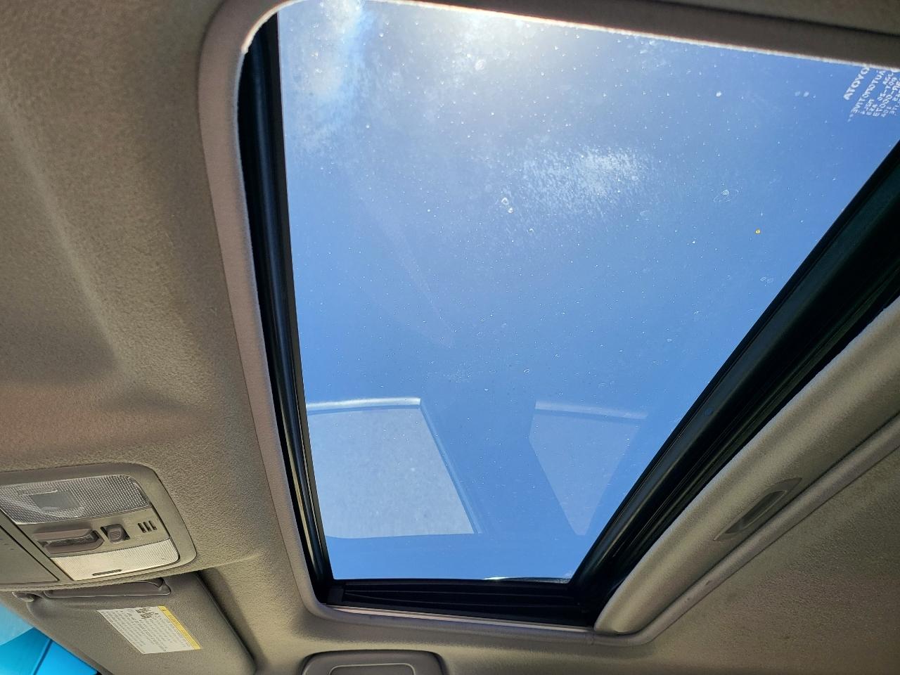 Toyota RAV4 FWD 4dr 4-cyl 4-Spd AT Sport (Natl) 2011