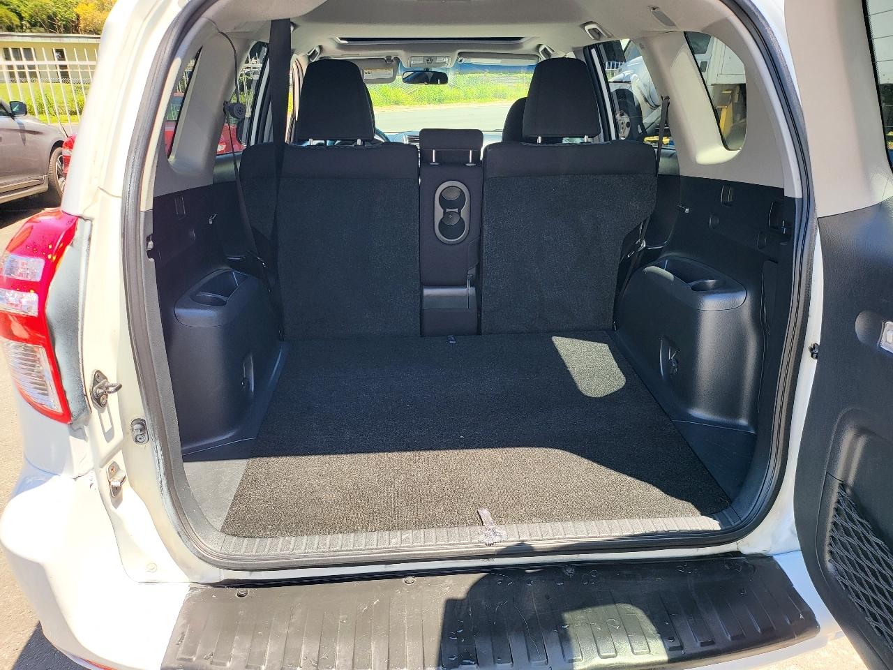 Toyota RAV4 FWD 4dr 4-cyl 4-Spd AT Sport (Natl) 2011