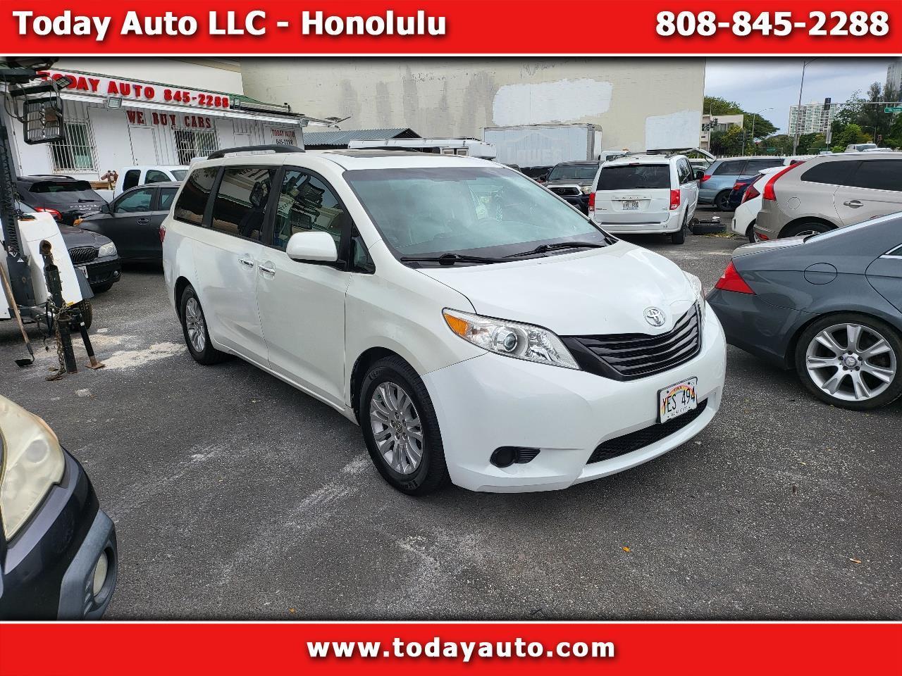 2017 Toyota Sienna XLE Auto Access Seat FWD 7-Passenger (Natl)