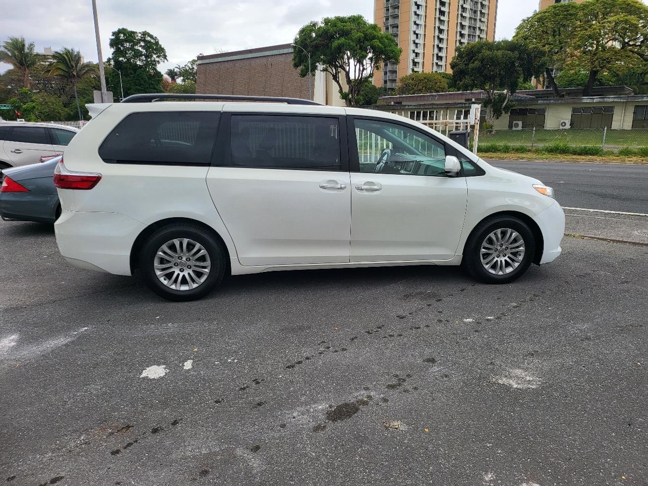 Toyota Sienna XLE Auto Access Seat FWD 7-Passenger (Natl) 2017