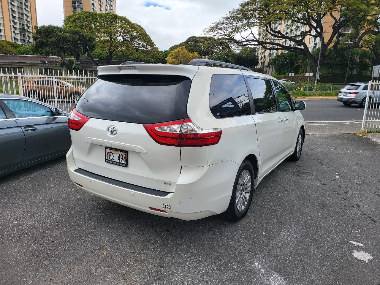 Toyota Sienna XLE Auto Access Seat FWD 7-Passenger (Natl) 2017
