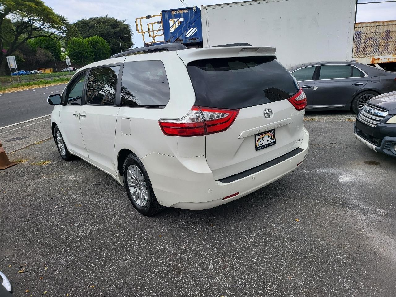 Toyota Sienna XLE Auto Access Seat FWD 7-Passenger (Natl) 2017