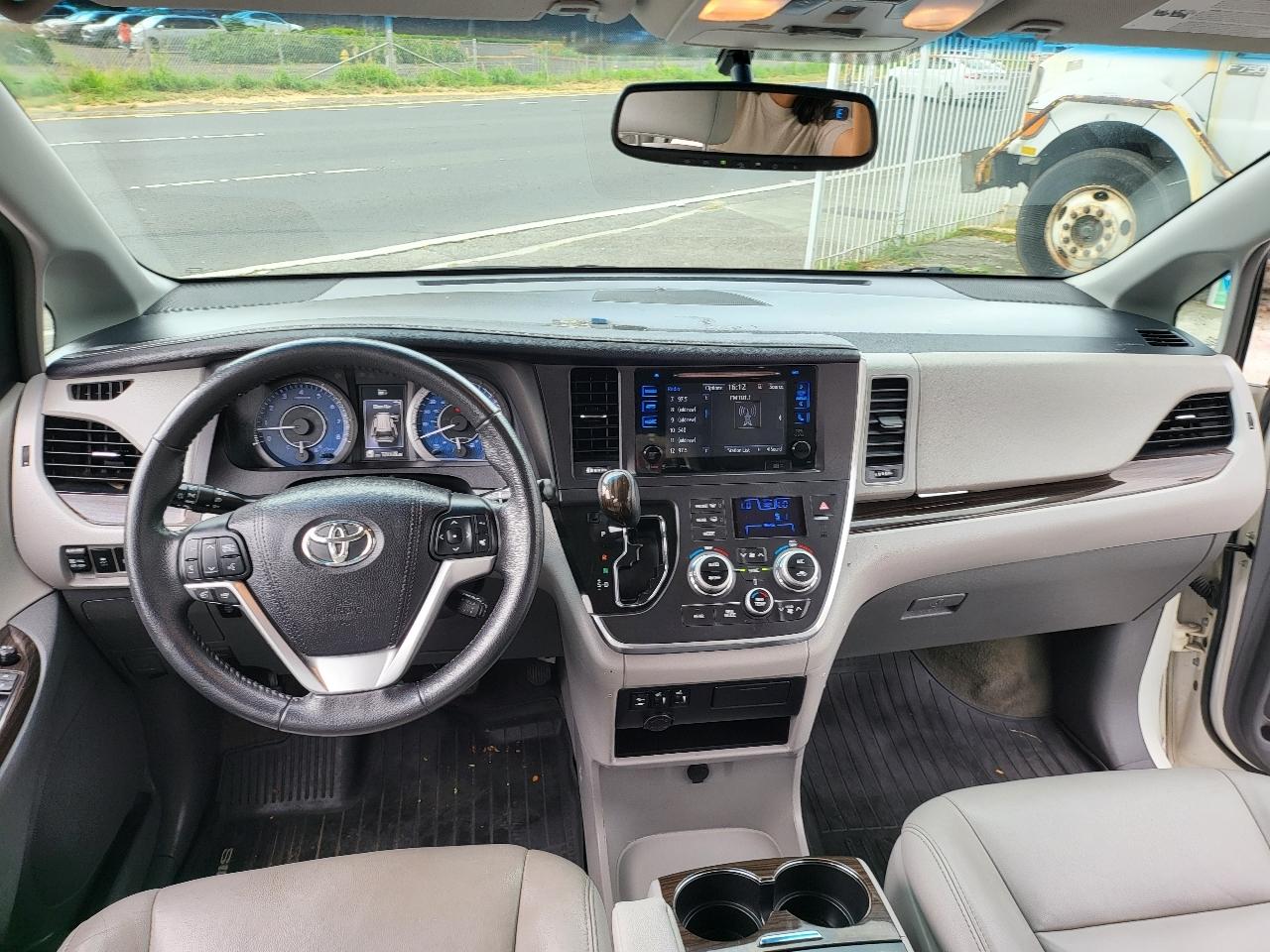 Toyota Sienna XLE Auto Access Seat FWD 7-Passenger (Natl) 2017