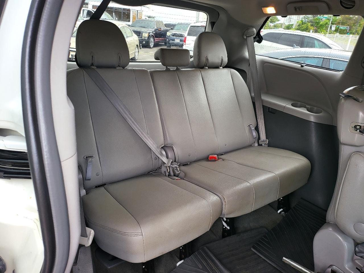 Toyota Sienna XLE Auto Access Seat FWD 7-Passenger (Natl) 2017