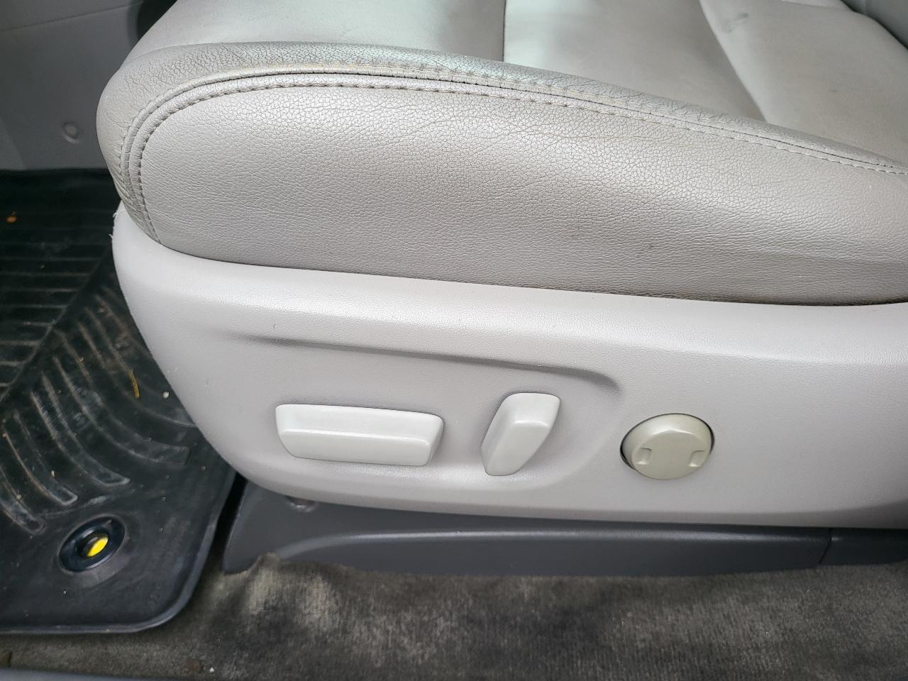 Toyota Sienna XLE Auto Access Seat FWD 7-Passenger (Natl) 2017