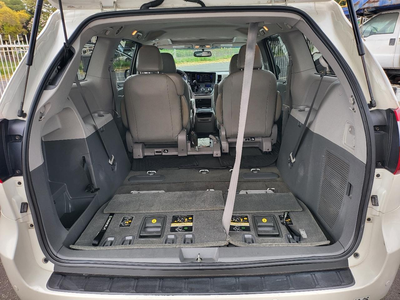 Toyota Sienna XLE Auto Access Seat FWD 7-Passenger (Natl) 2017