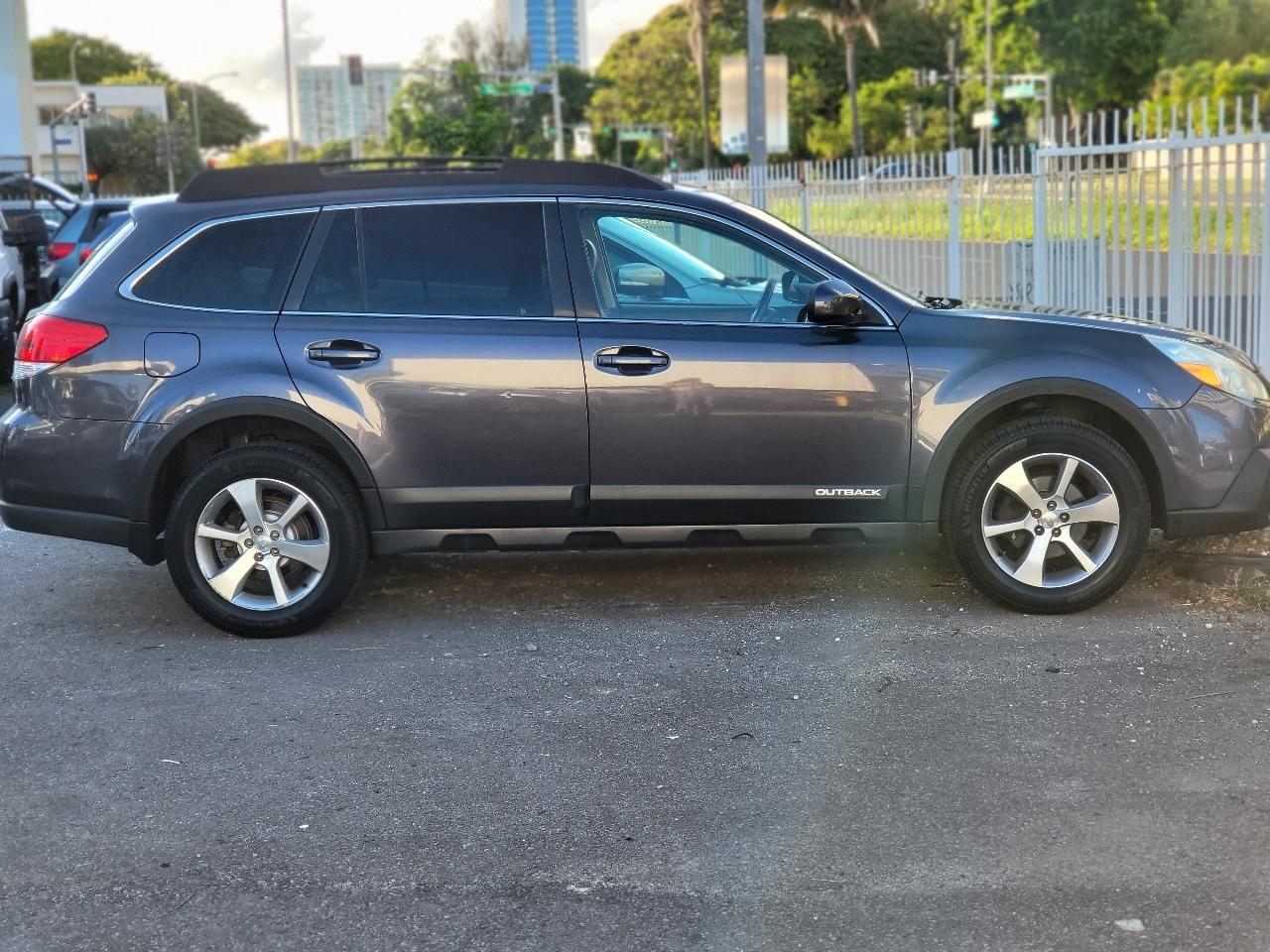 Subaru Outback 4dr Wgn H4 Auto 2.5i Limited 2013