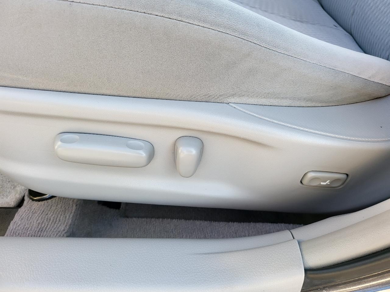 Toyota Camry 4dr Sdn V6 Auto XLE (Natl) 2010