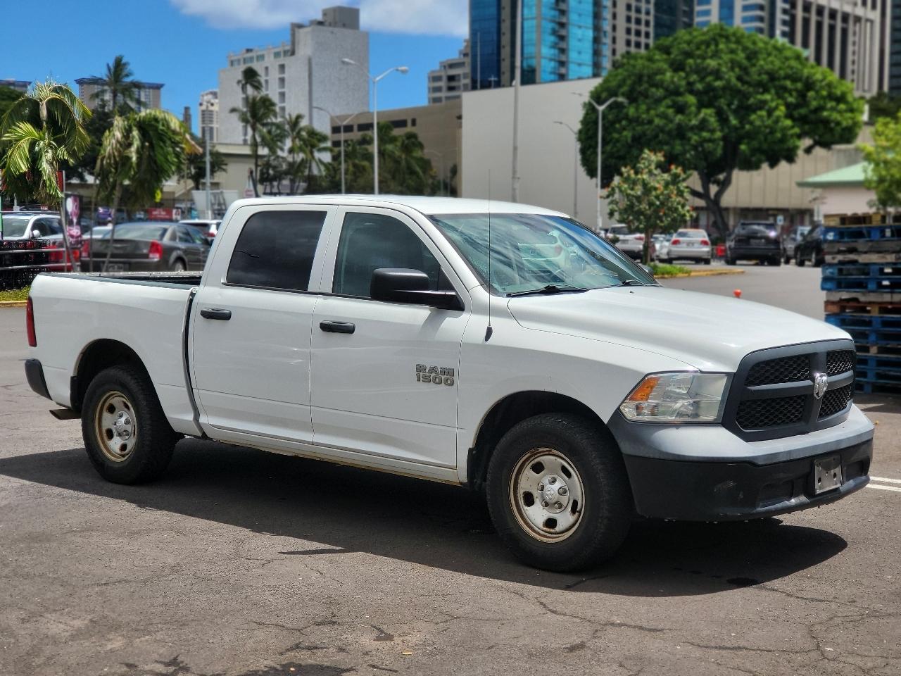 RAM 1500 Tradesman 4x2 Crew Cab 5'7" Box 2018