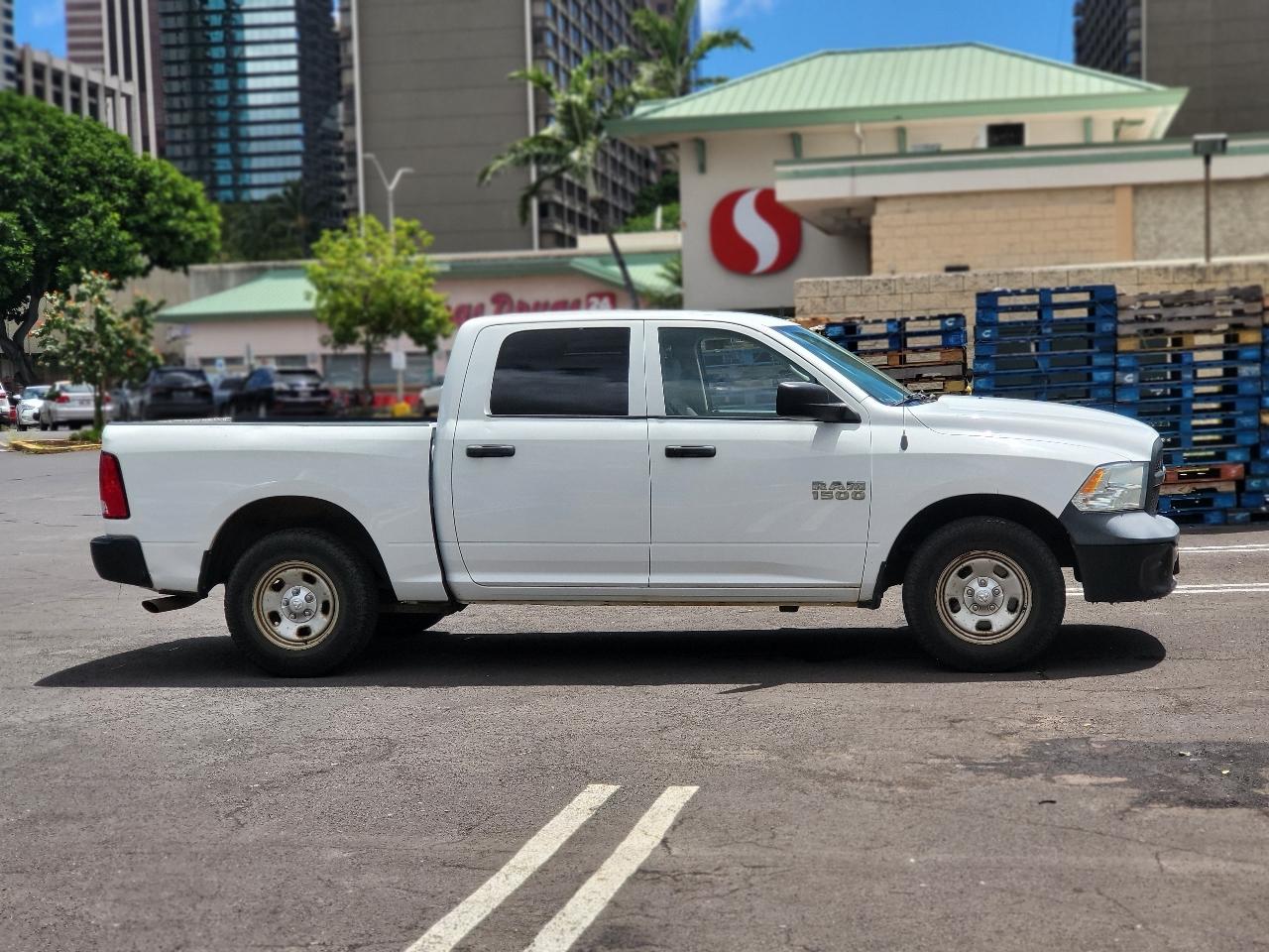RAM 1500 Tradesman 4x2 Crew Cab 5'7" Box 2018