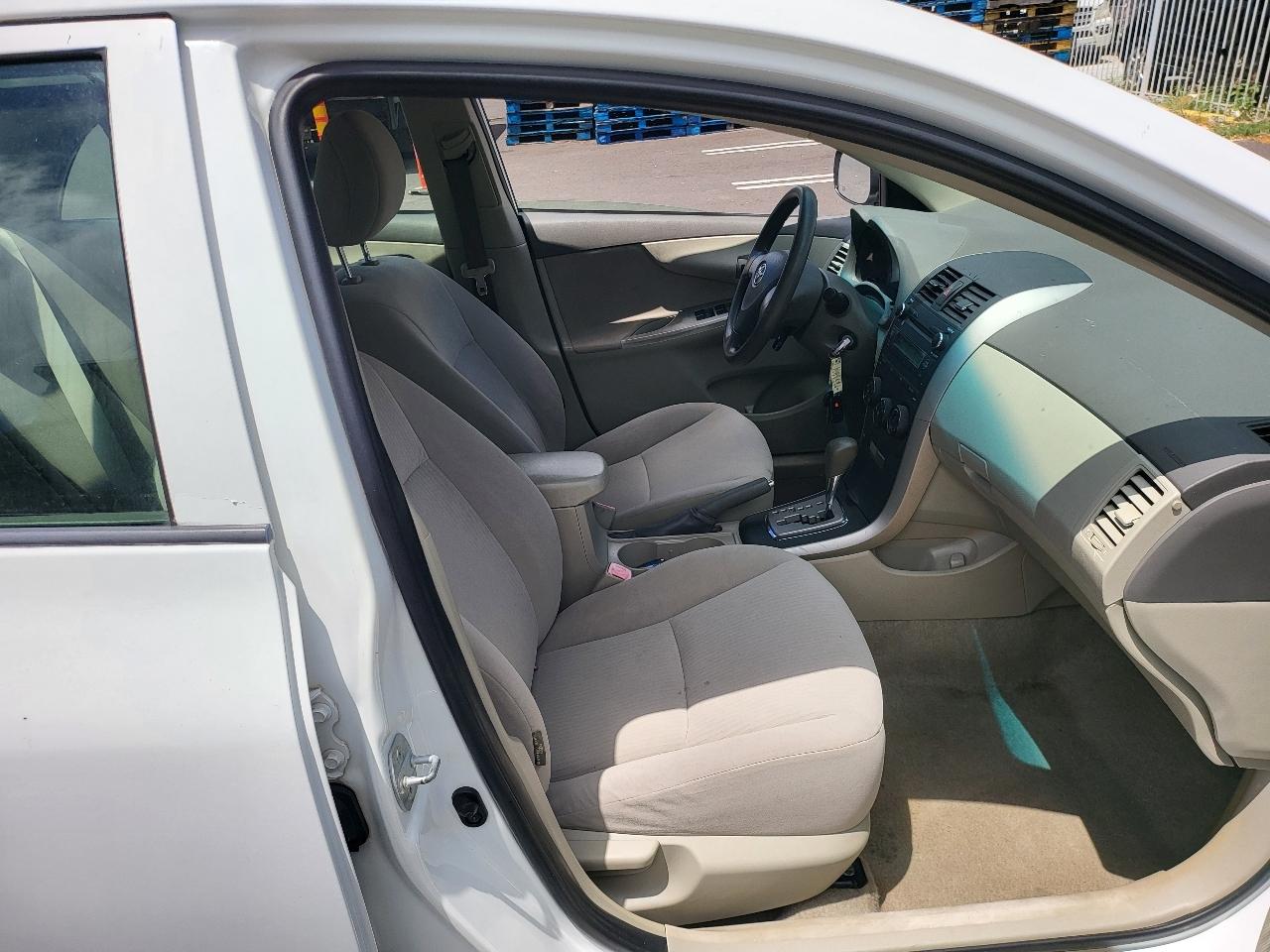 Toyota Corolla 4dr Sdn Man (Natl) 2010