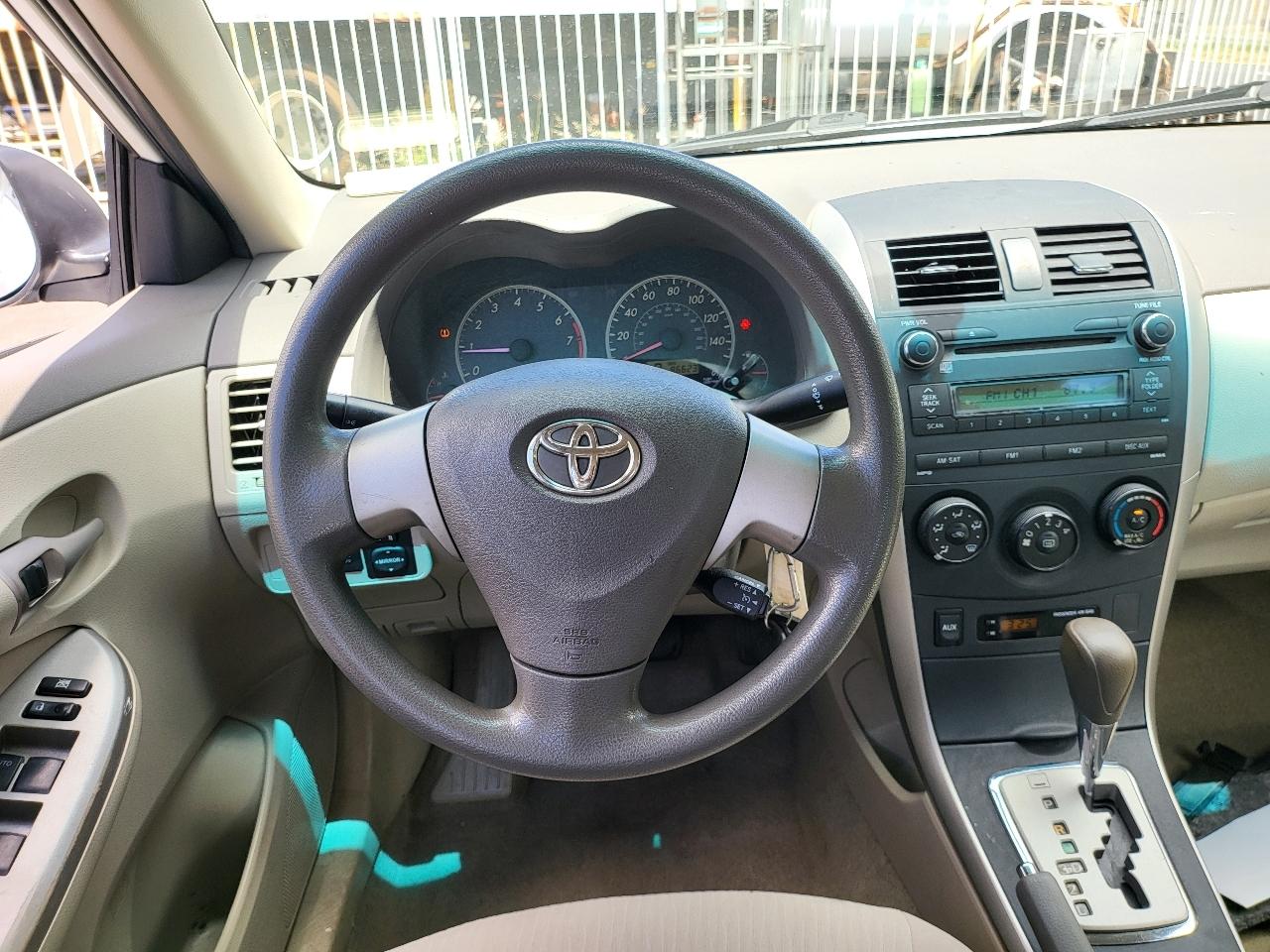 Toyota Corolla 4dr Sdn Man (Natl) 2010
