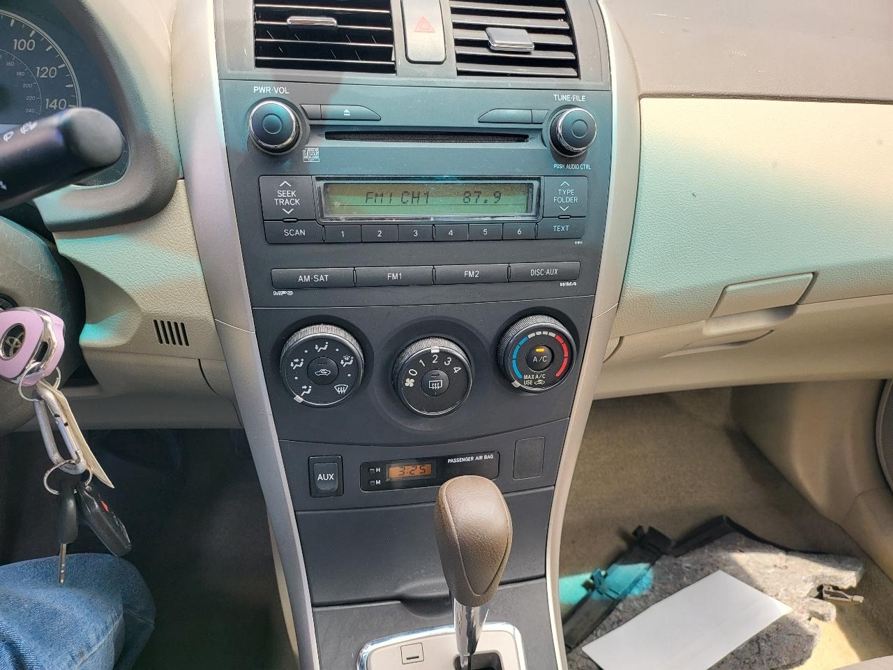 Toyota Corolla 4dr Sdn Man (Natl) 2010