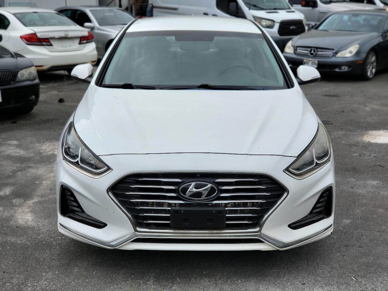 Hyundai Sonata photo 2