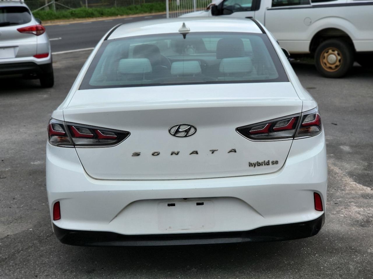 Hyundai Sonata photo 8